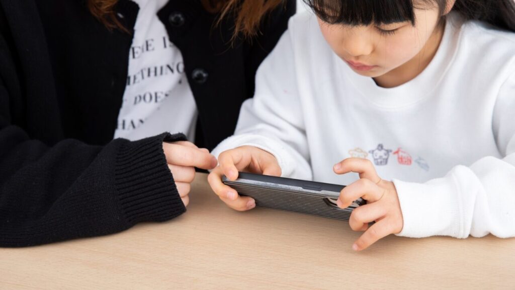 小学生のスマホ利用